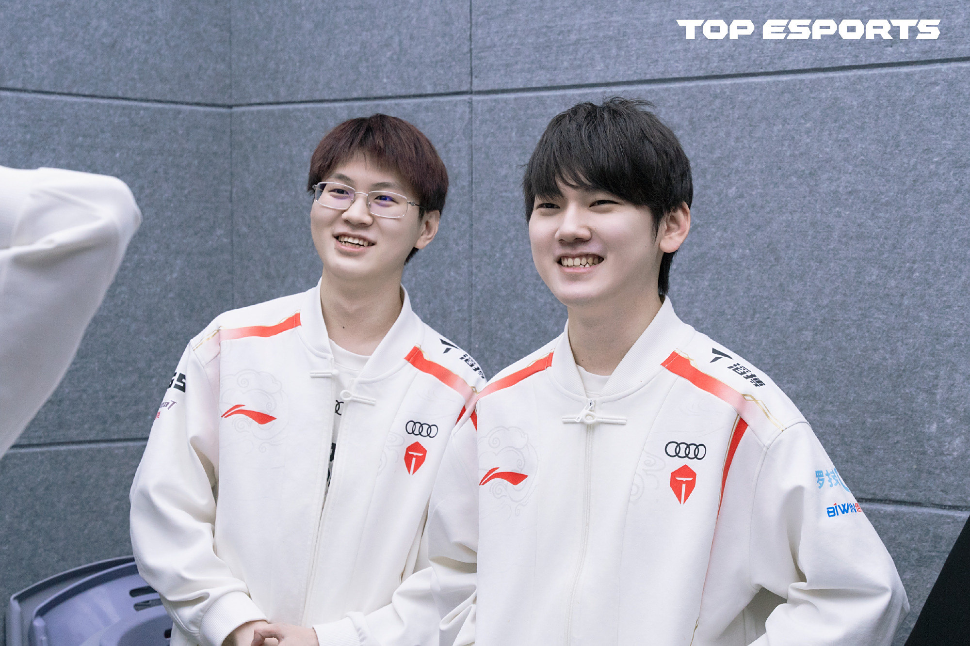 包含100T险胜JDG,JackeyLove拿下关键大龙强强对话2025世界赛,让粉丝疯狂欢呼的词条 包含100T险胜JDG,JackeyLove拿下关键大龙强强对话2025世界赛,让粉丝疯狂欢呼的词条