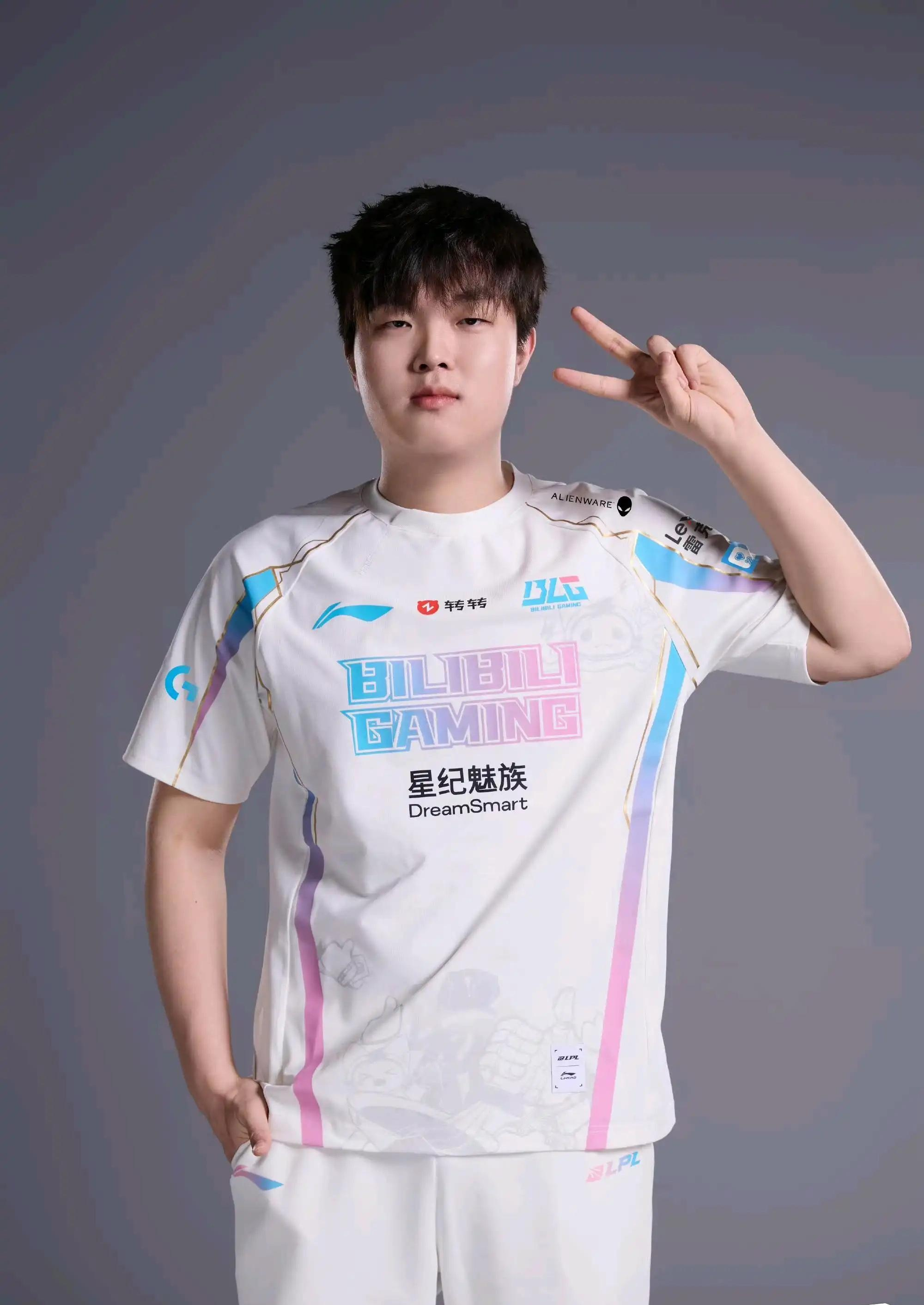 BLG鏖战GEN,Crisp完成史诗逆转顶尖较量淘汰赛,让粉丝疯狂欢呼 BLG鏖战GEN,Crisp完成史诗逆转顶尖较量淘汰赛,让粉丝疯狂欢呼