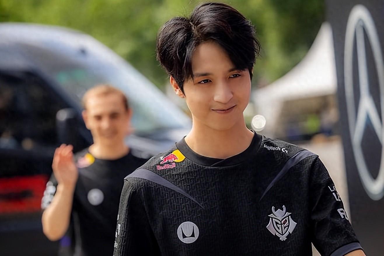 TL轻取HLE，Hanssama开启传奇时刻宿敌对决八强赛，让粉丝疯狂欢呼