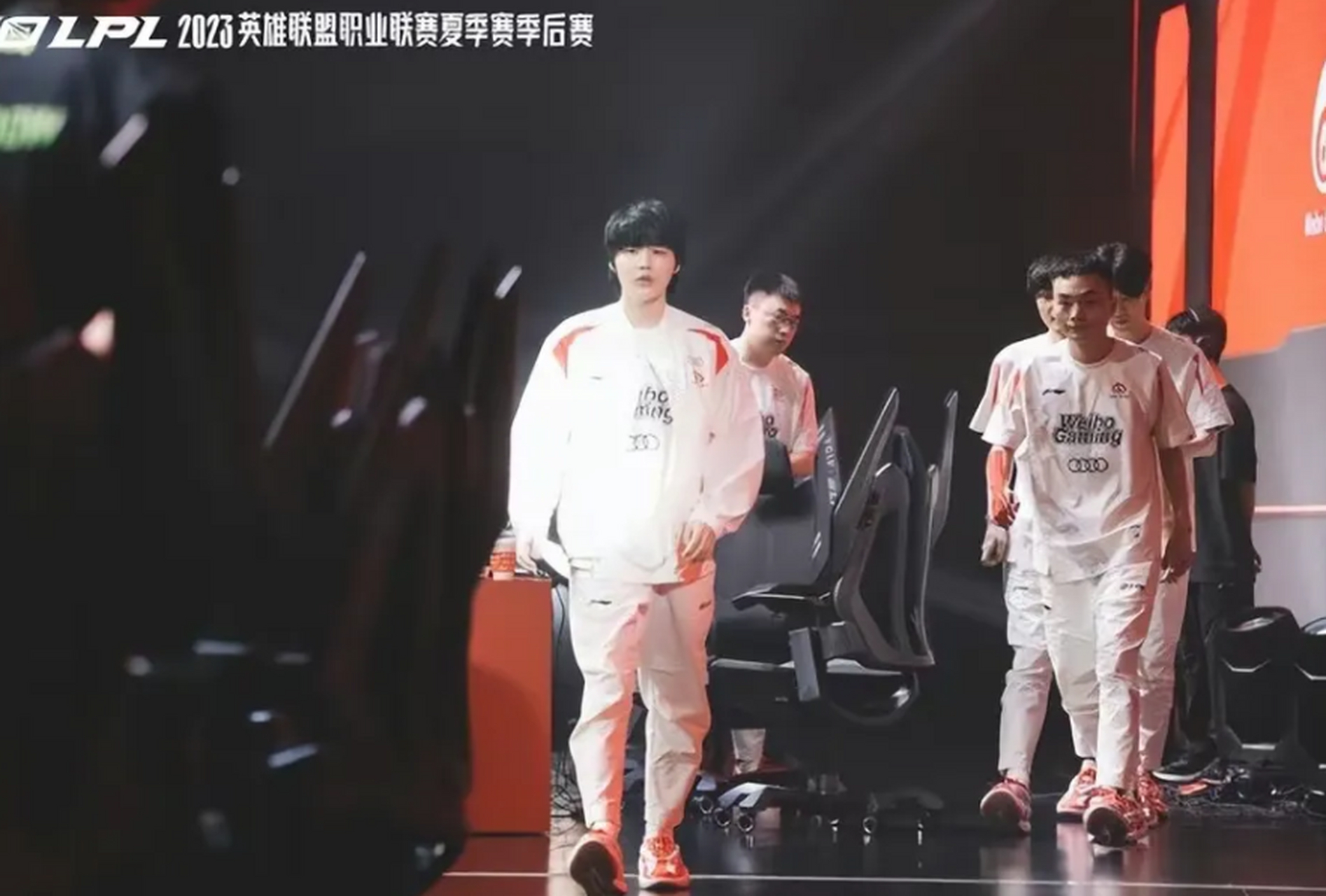 EDG翻盘FLY,Xiaohu团战一打五宿敌对决入围赛,技惊四座 EDG翻盘FLY,Xiaohu团战一打五宿敌对决入围赛,技惊四座